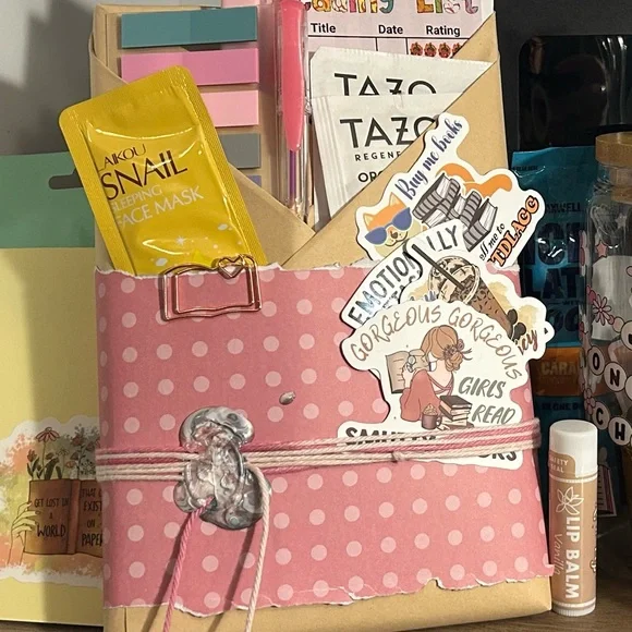 🌶️SPICY Blind date with a book Sports Romance gift Box. Ready to gift! - Picture 2 of 8